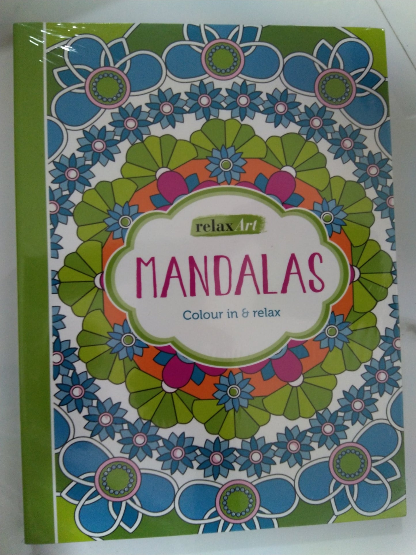 RELAX ART -Mandalas Colour in & Relax (PAPERBACK)