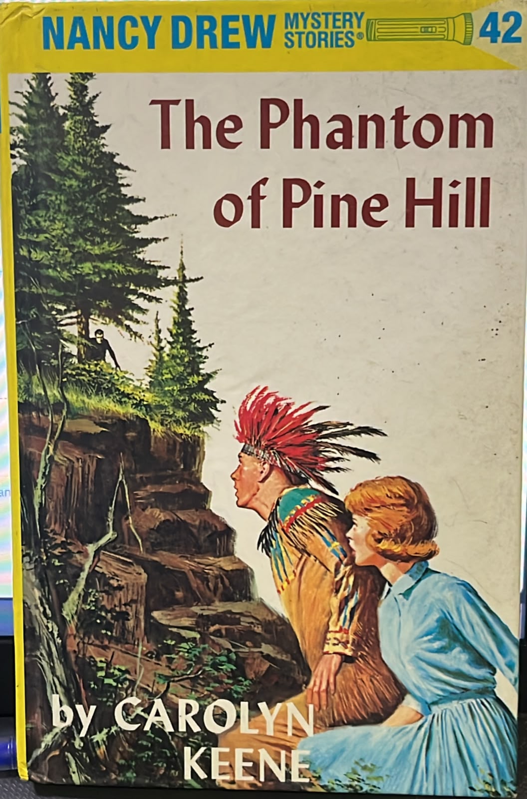 The phantom of pine hill by Carolyn keene [HARD COVER]