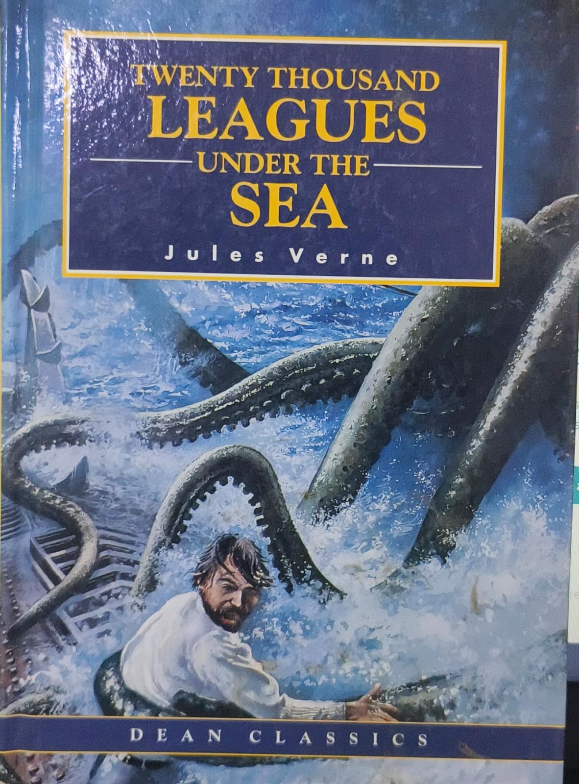 Twenty Thousand Leagues under the Sea [hardcover]