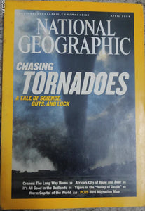 Chasing Tornadoes [National geographic][rare books][April 2004]