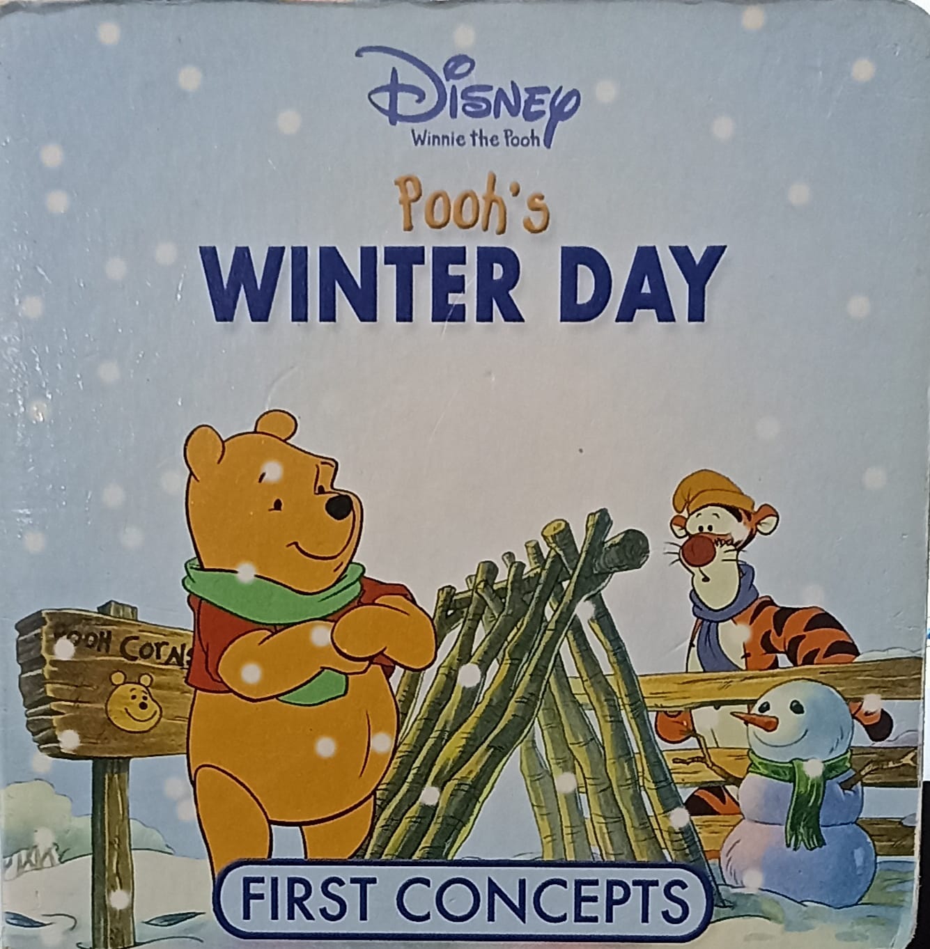 DISNEY WINNIE THE POOH: Pooh's Winter Day (BOARDBOOK)